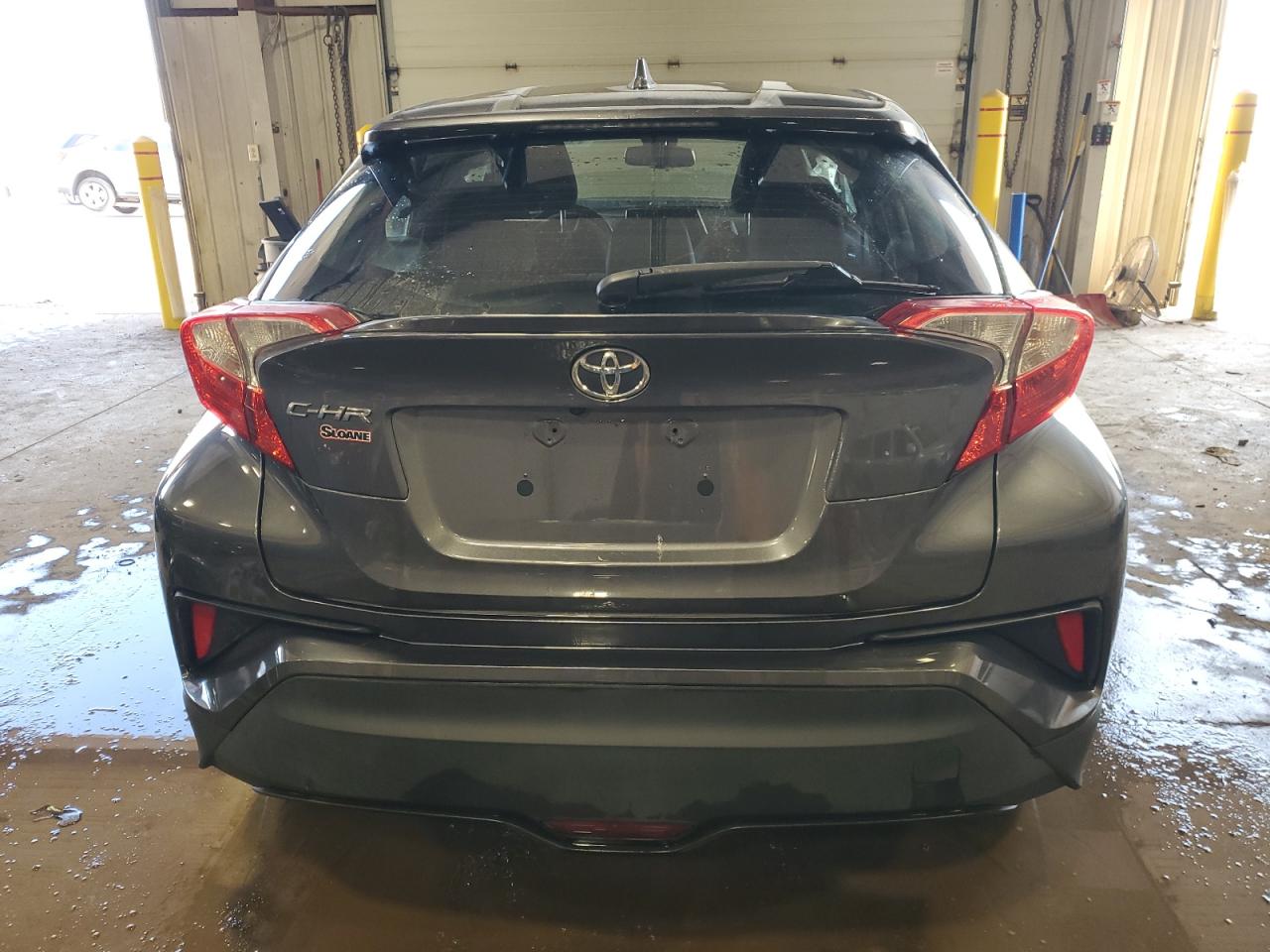 NMTKHMBX7JR060924 TOYOTA C-HR 2018
