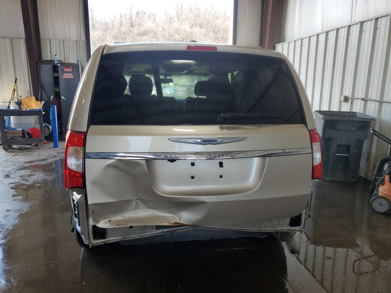 2014 Chrysler Town & Country - Image 6