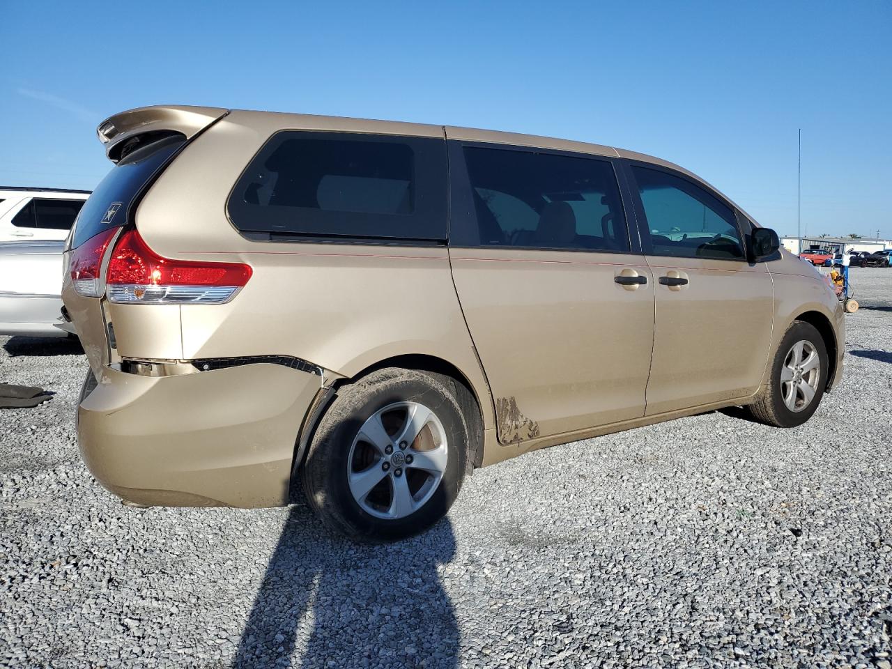 2011 Toyota Sienna - Image 3