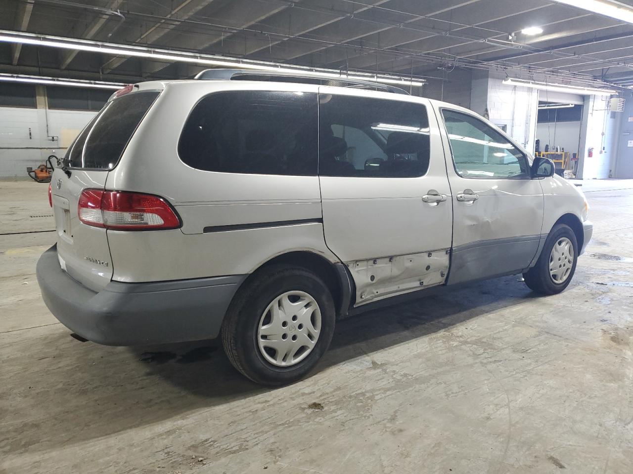 2003 Toyota Sienna - Image 3