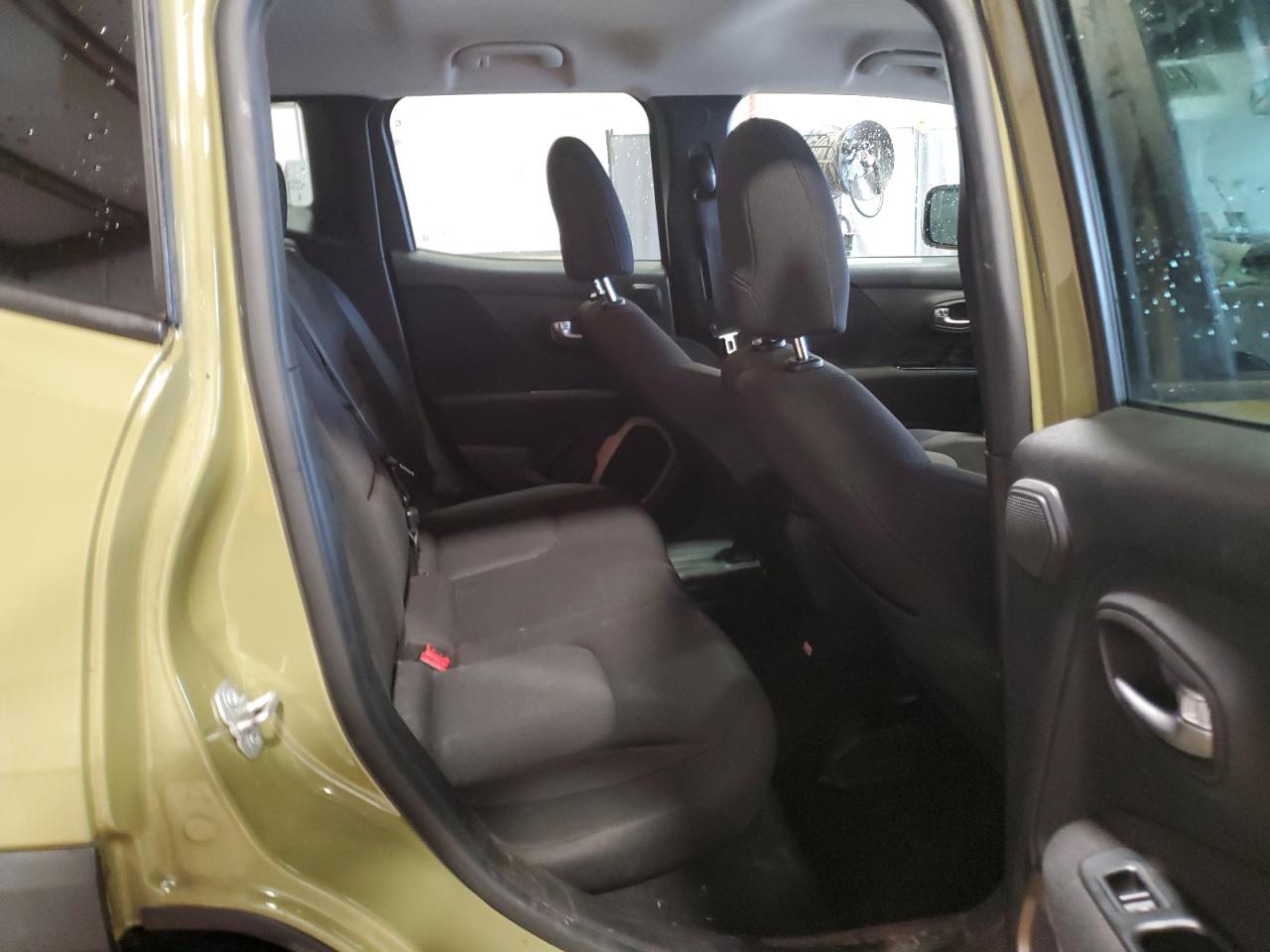 2015 Jeep Renegade - Image 11