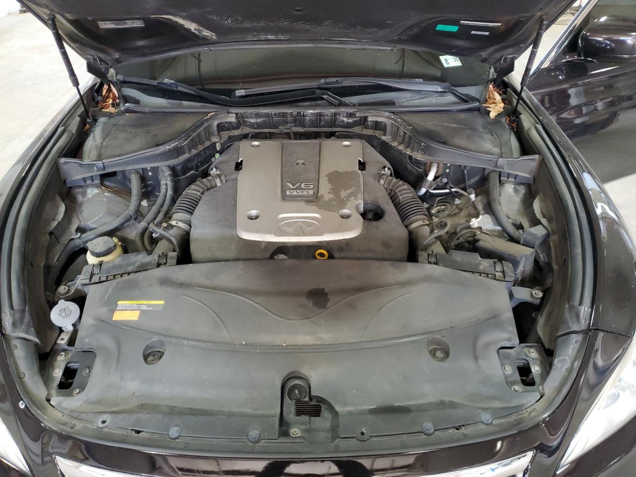 2012 Infiniti M - Image 11