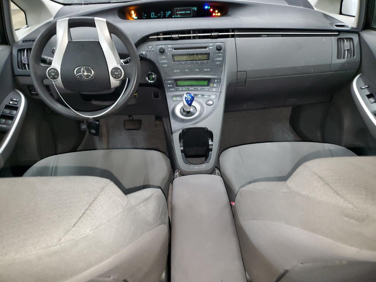 2010 Toyota Prius - Image 8