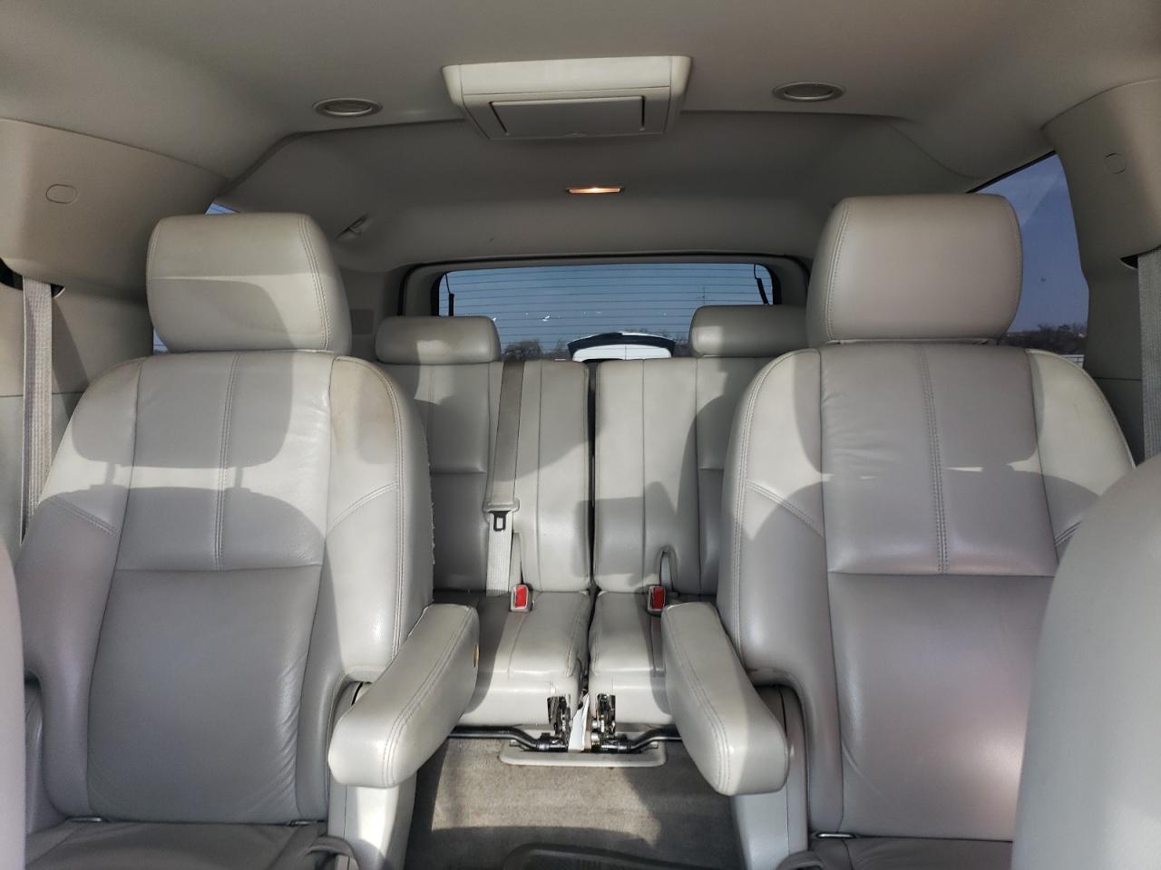 2013 Chevrolet Suburban - Image 10