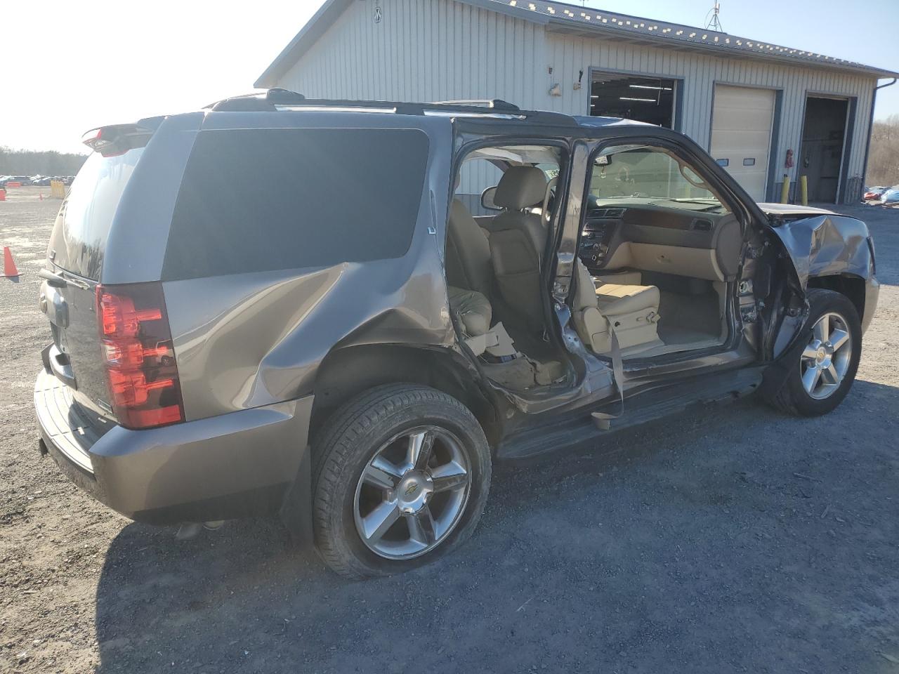 2011 Chevrolet Tahoe - Image 3