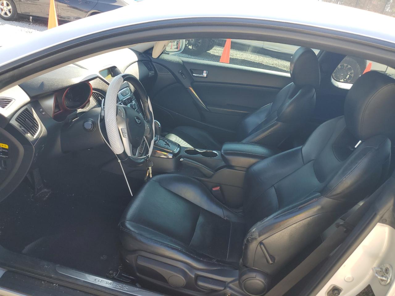 2010 Hyundai Genesis - Image 7