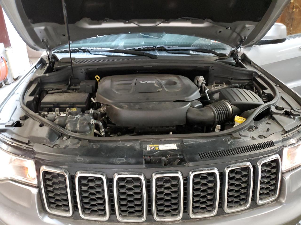 2018 Jeep Grand Cherokee - Image 12