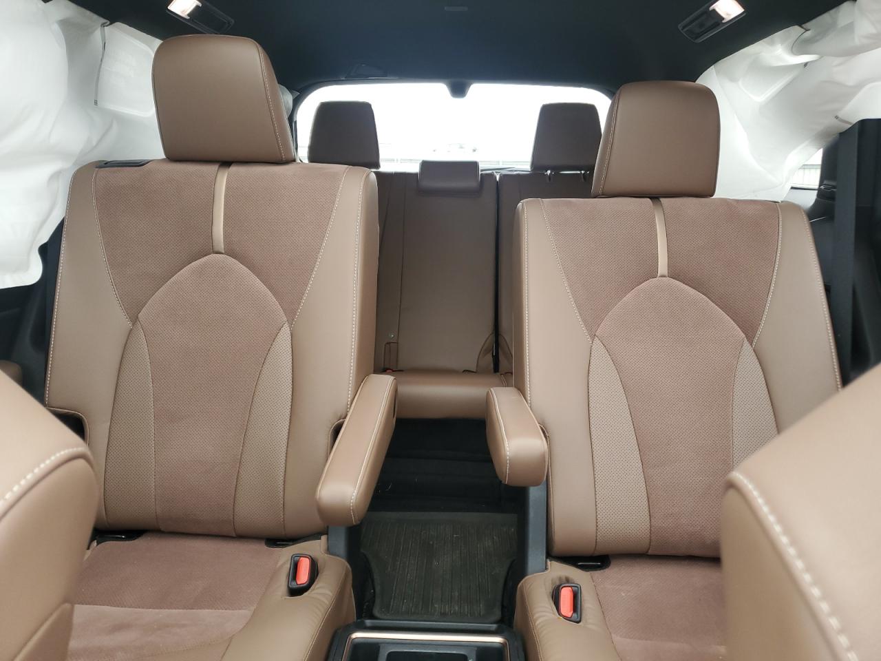 5TDADAB54RS007650 TOYOTA GRAND HIGH 2024