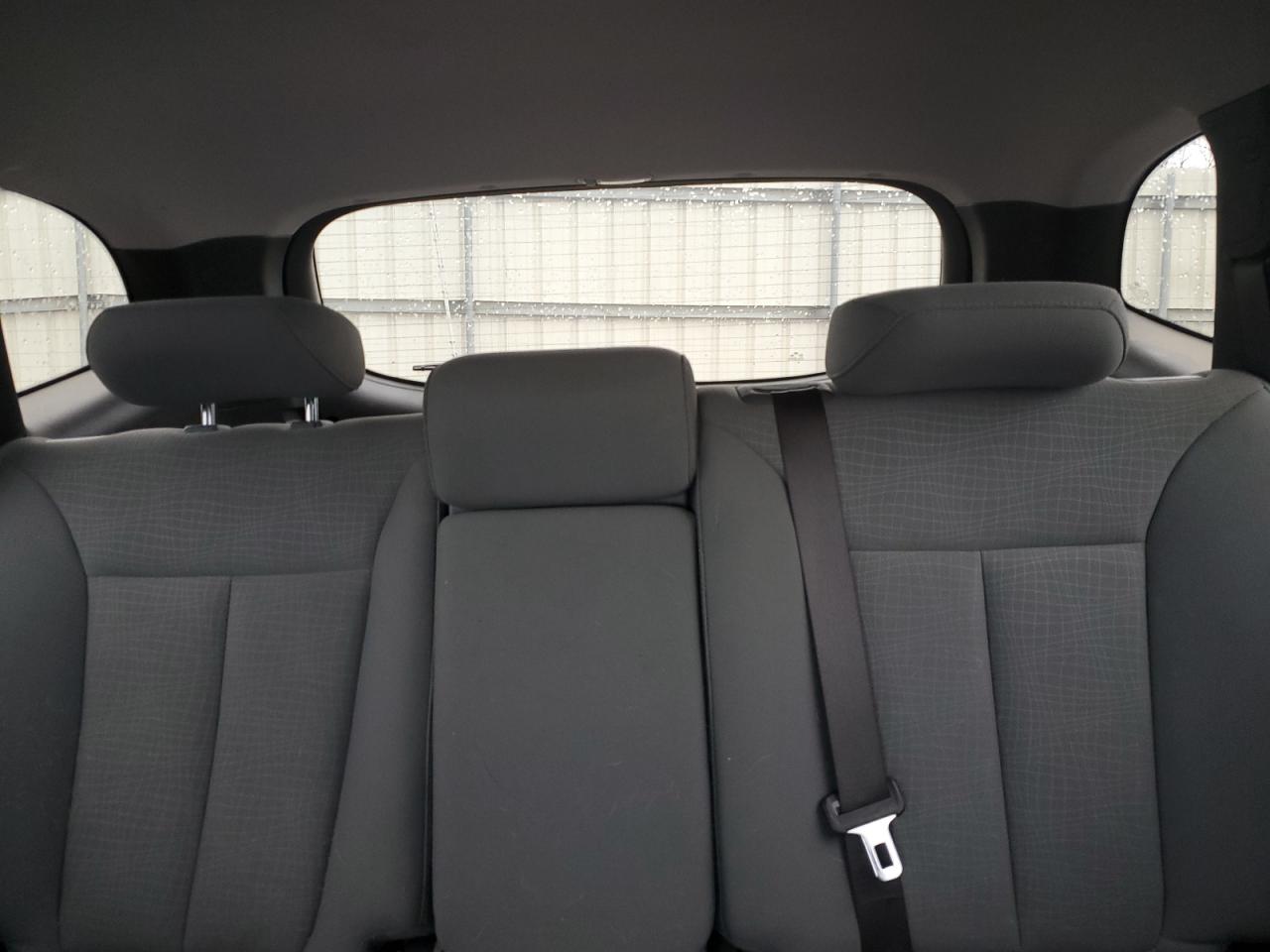 2012 Hyundai Santa Fe - Image 10