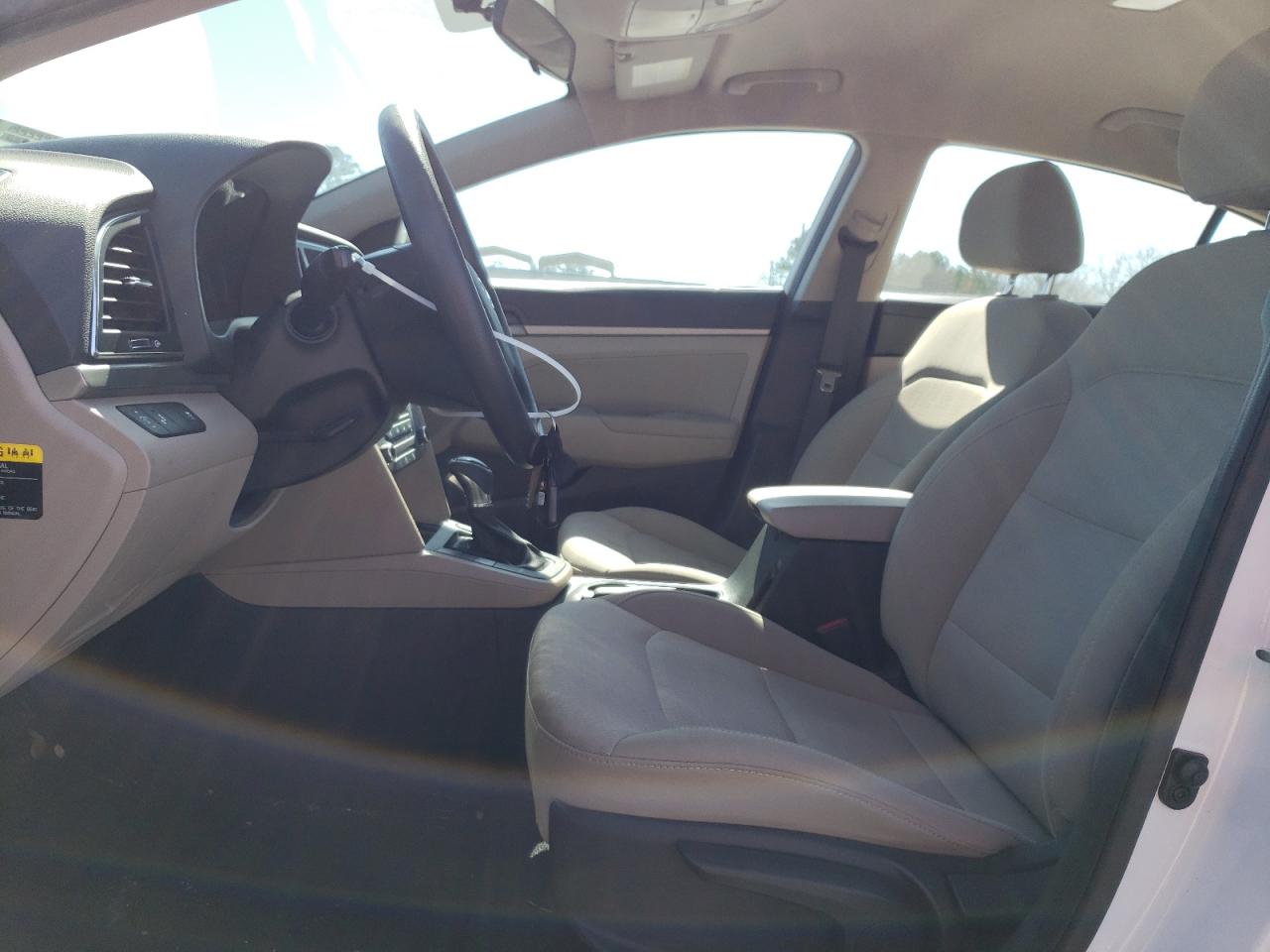 2018 Hyundai Elantra - Image 7