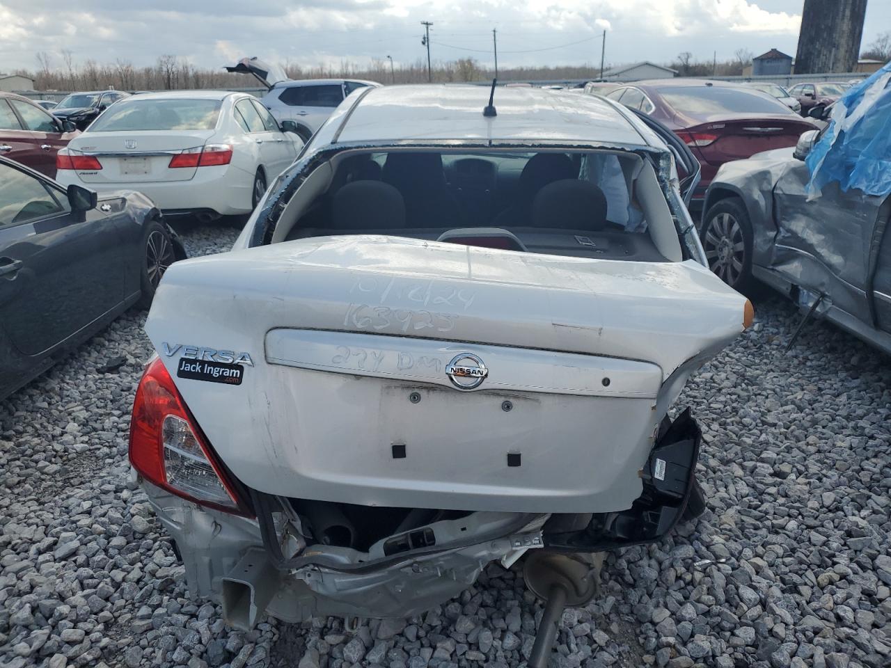 3N1CN7AP3GL881585 NISSAN VERSA 2016