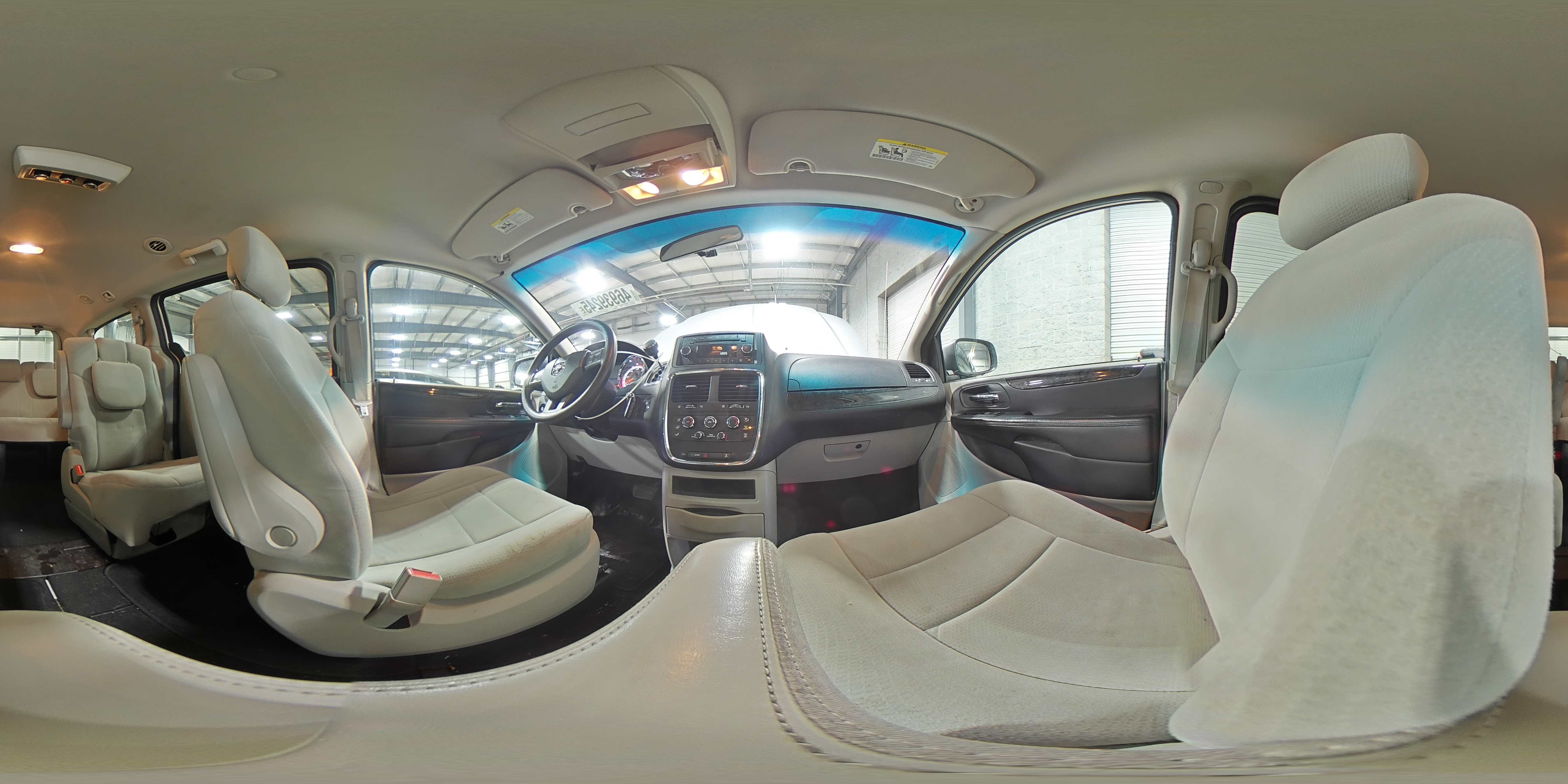 2012 Dodge Caravan - Image 16