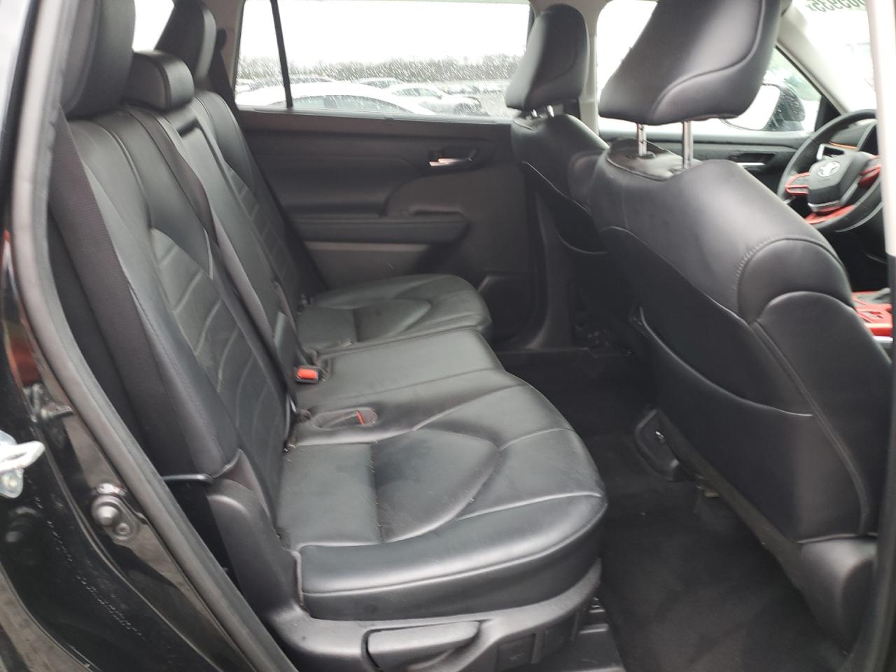 2021 Toyota Highlander - Image 11