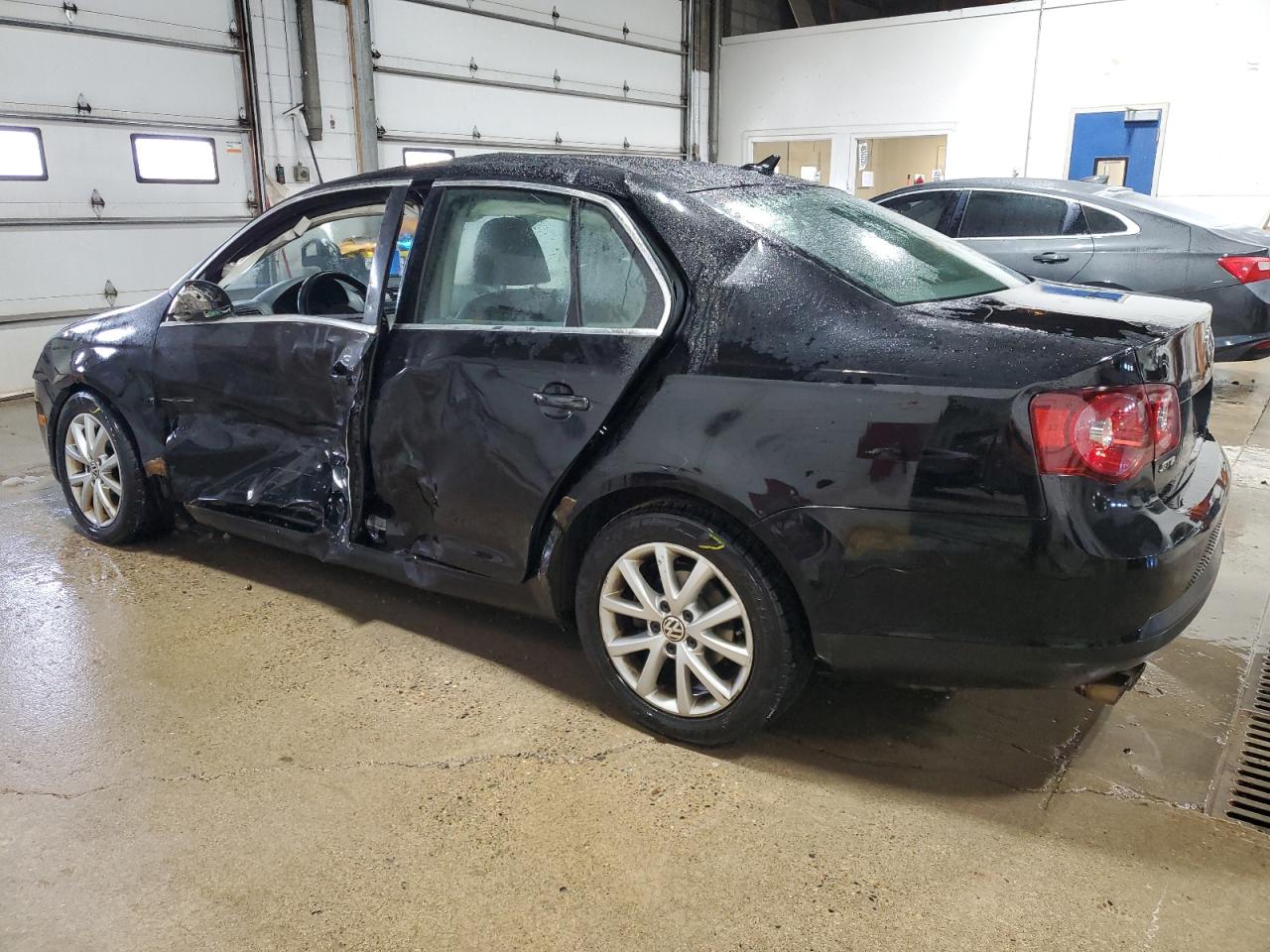 2010 Volkswagen Jetta - Image 2