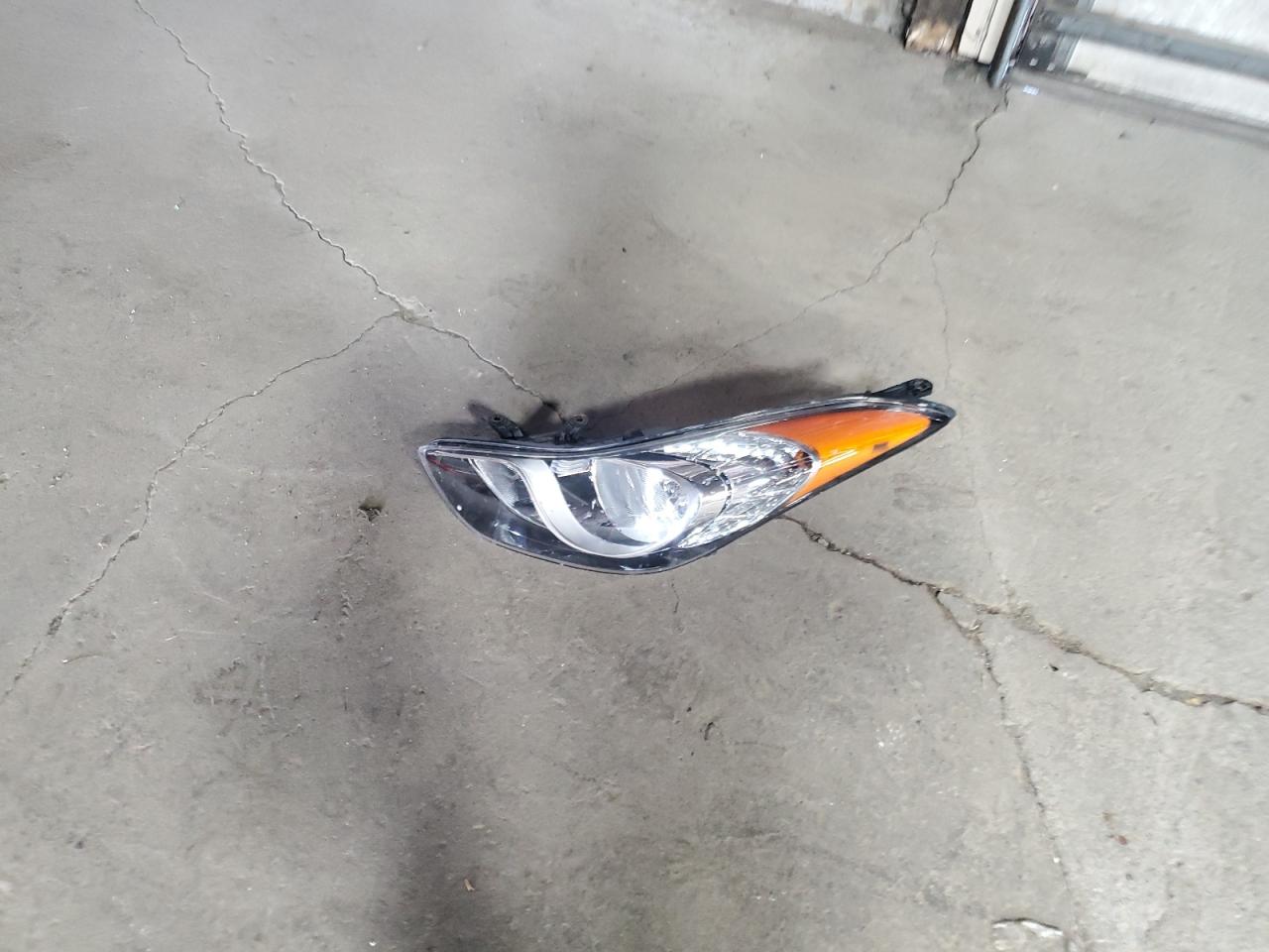 2012 Hyundai Elantra - Image 12