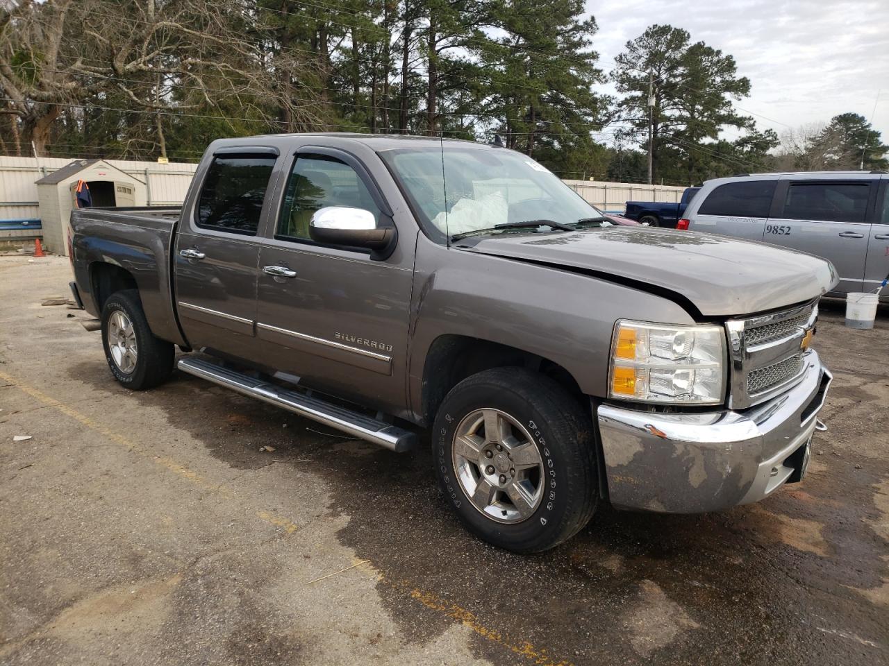 2013 Chevrolet Silverado - Image 4