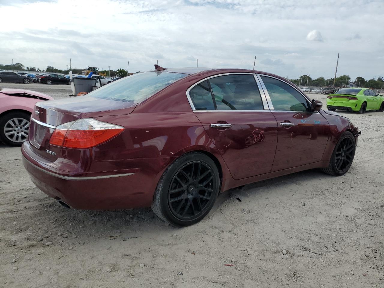 2010 Hyundai Genesis - Image 3