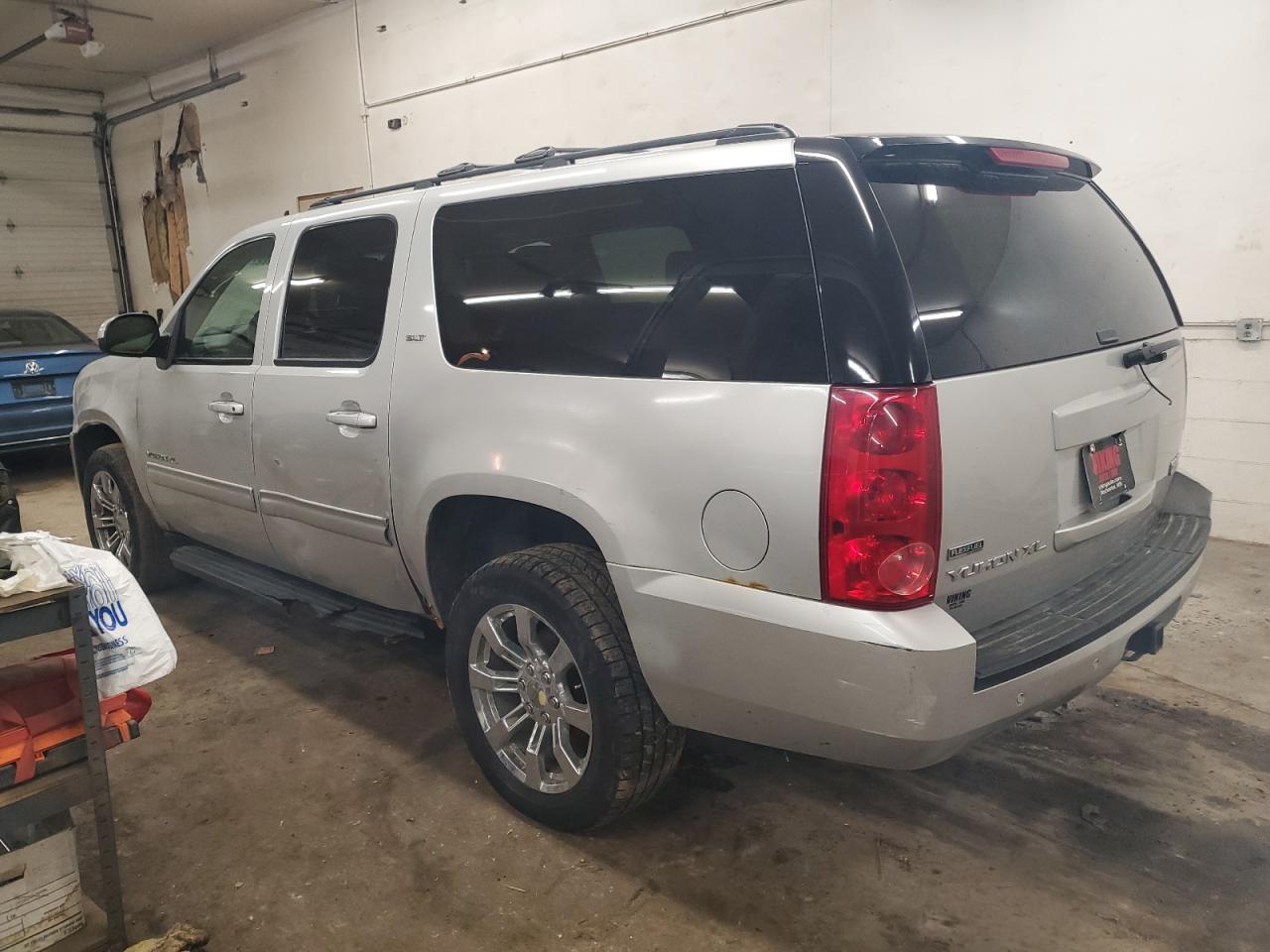 2011 GMC Yukon - Image 2