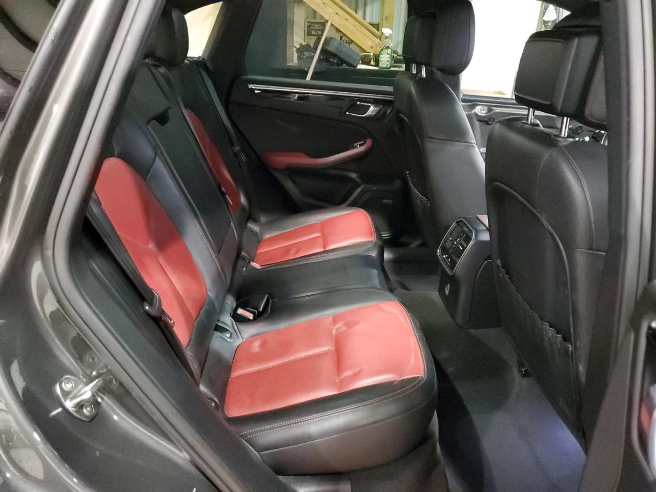 2018 Porsche Macan - Image 10