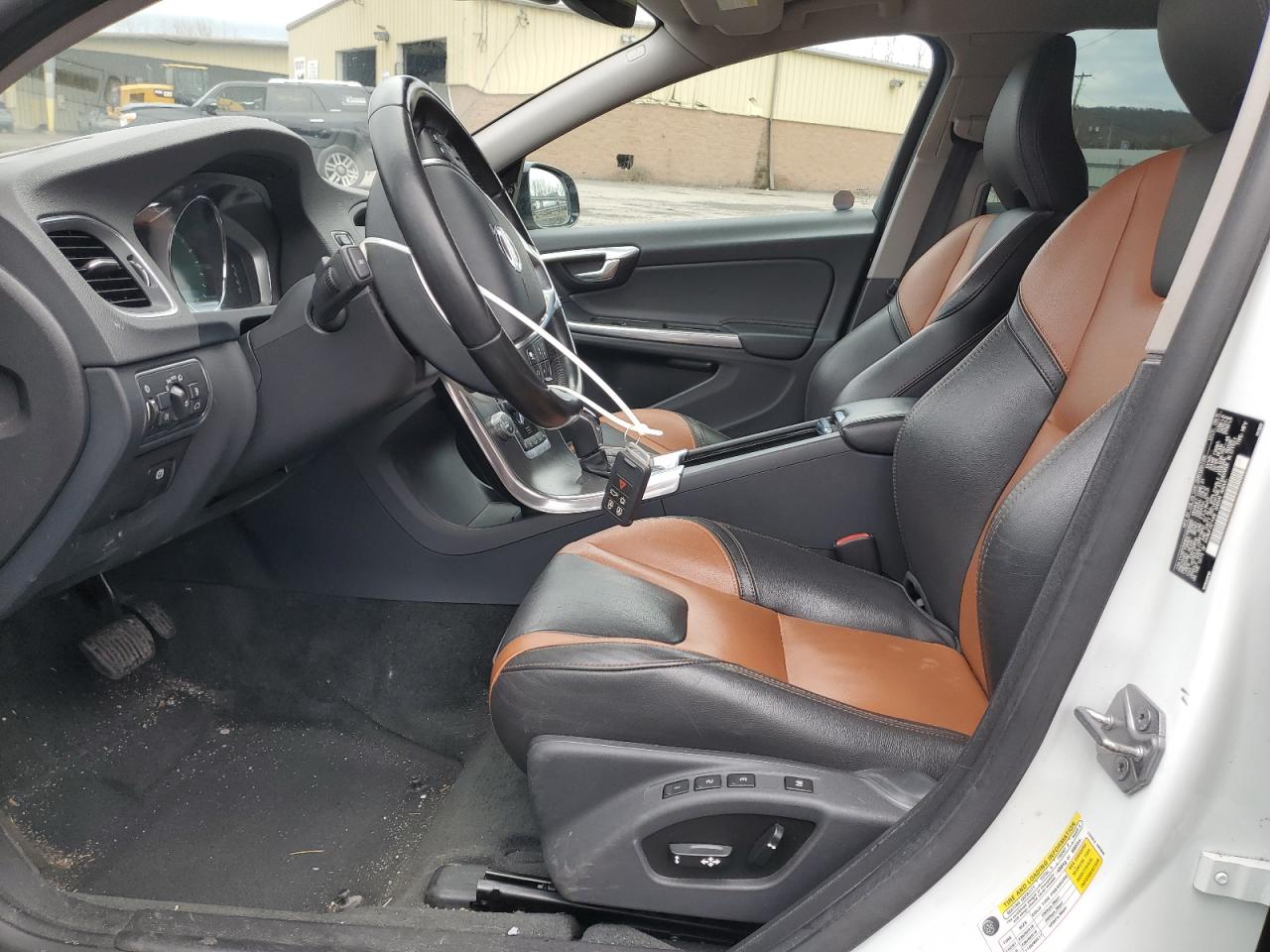 2016 Volvo V60 - Image 7
