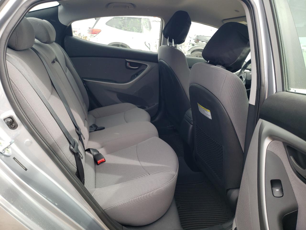 2016 Hyundai Elantra - Image 10
