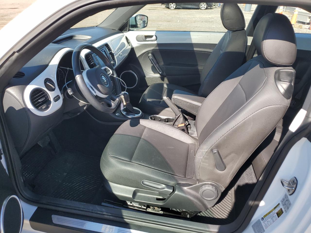 2016 Volkswagen Beetle - Image 7