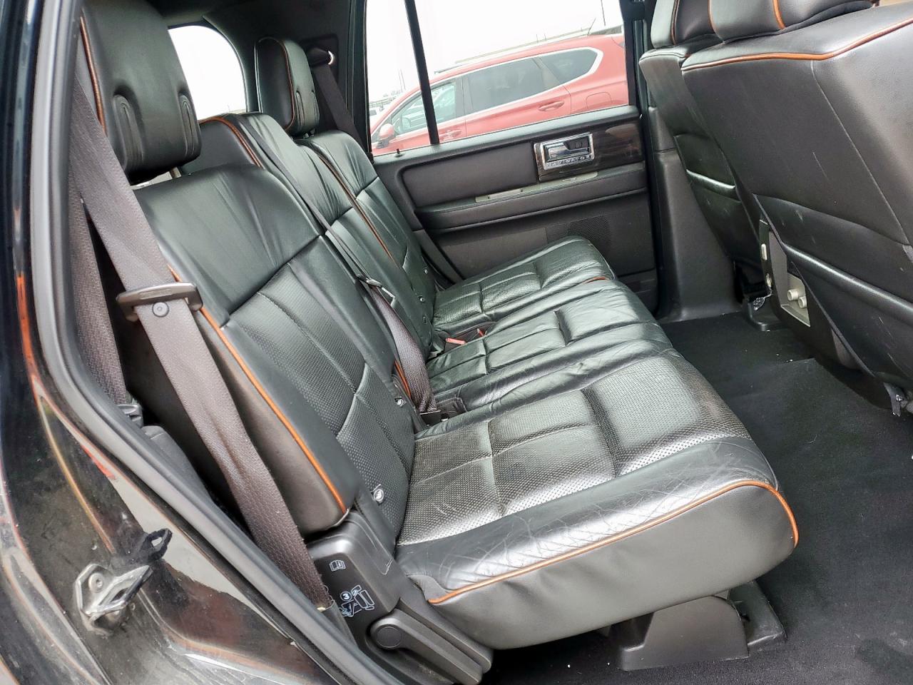 2009 Lincoln Navigator - Image 11