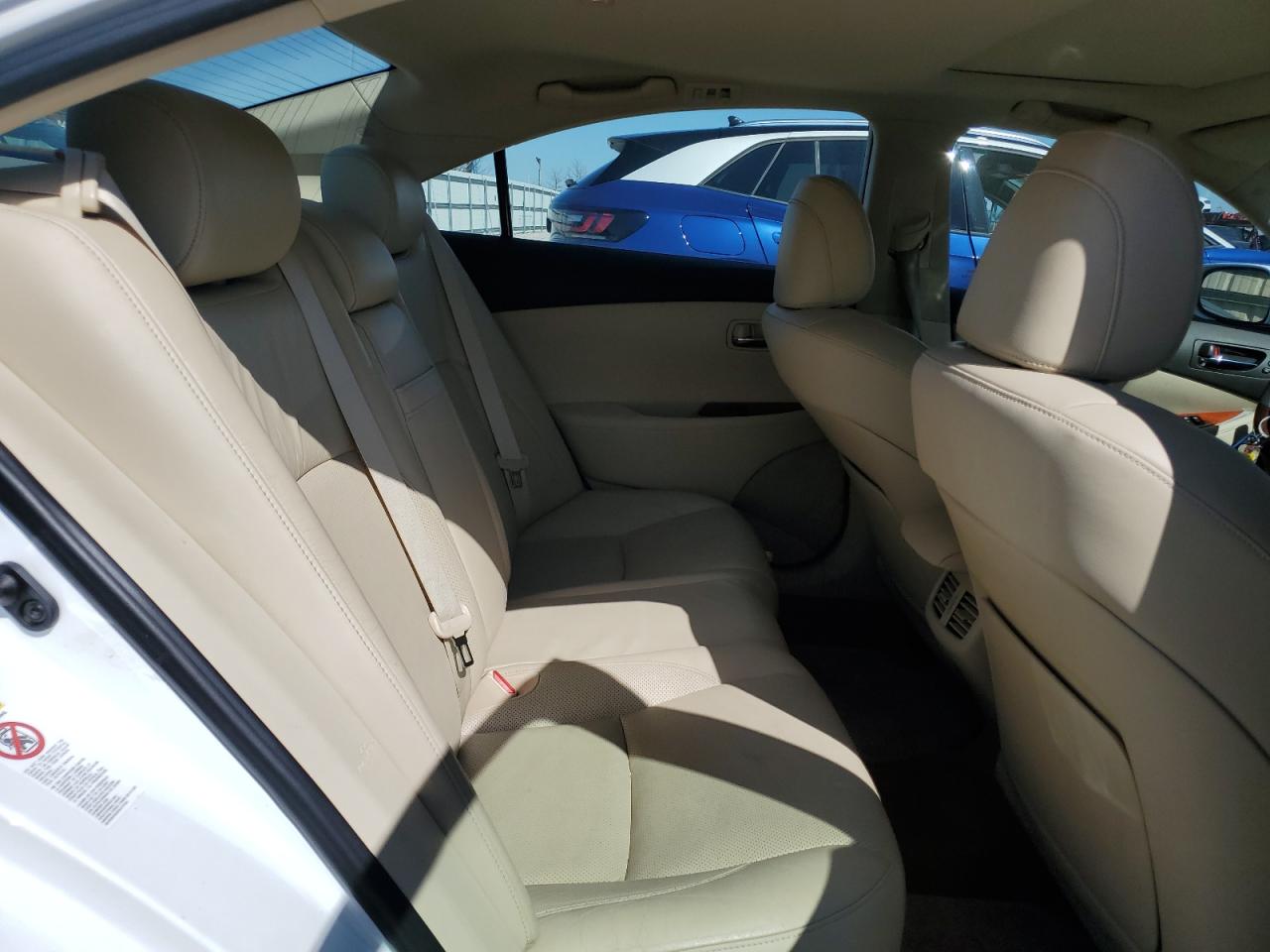 2010 Lexus ES - Image 10