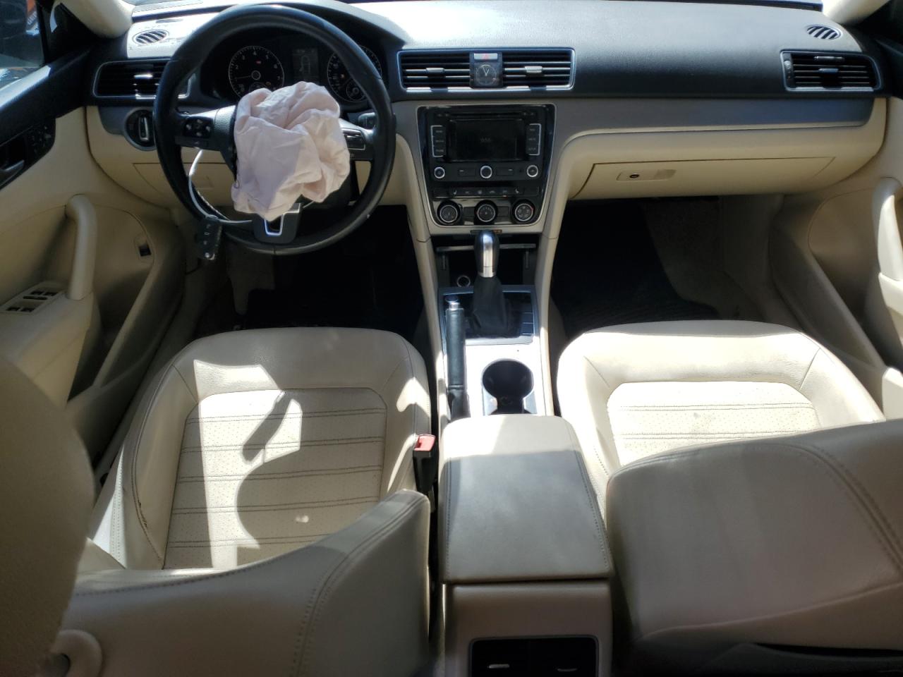 2015 Volkswagen Passat - Image 8