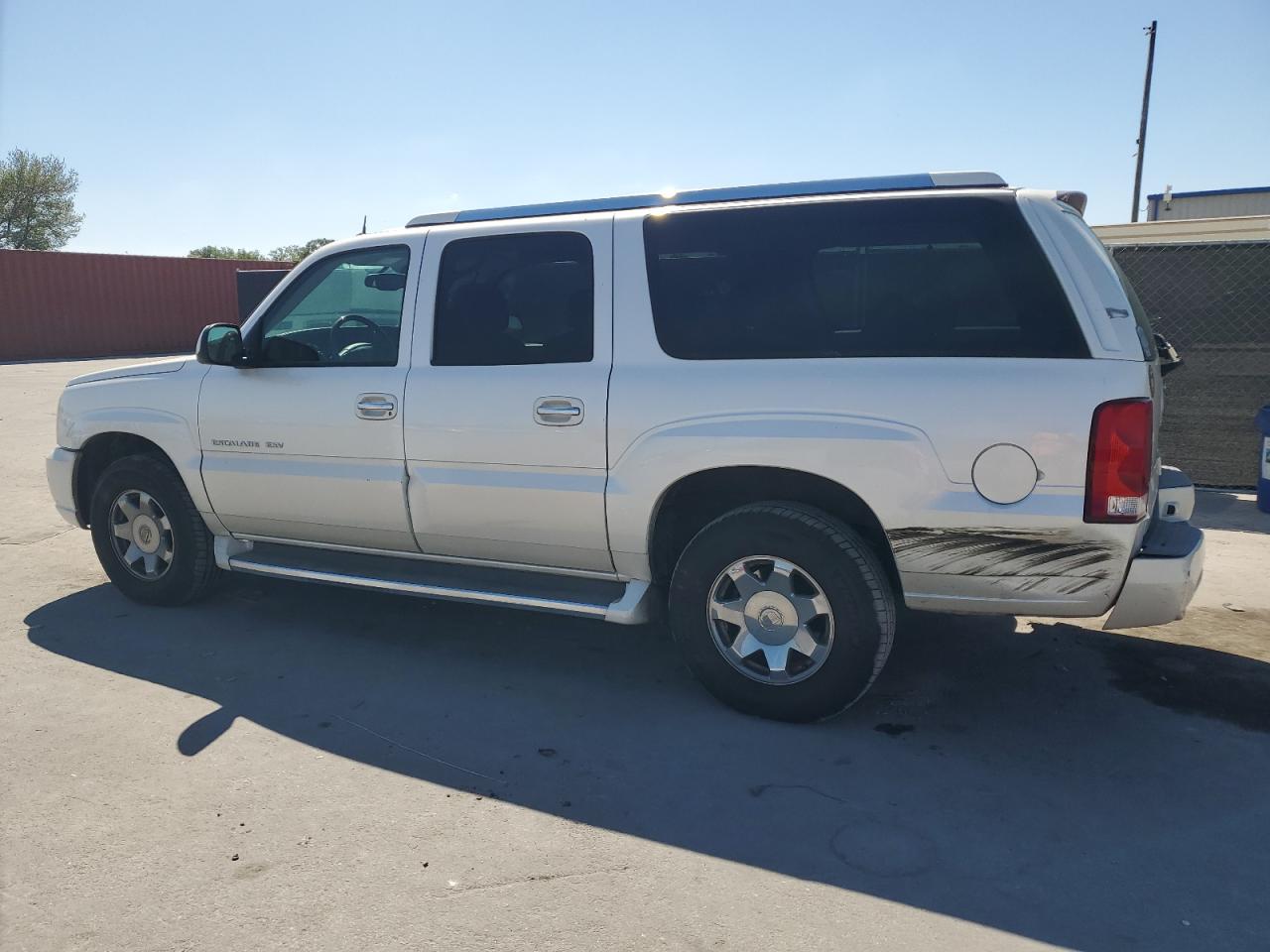 2005 Cadillac Escalade - Image 2