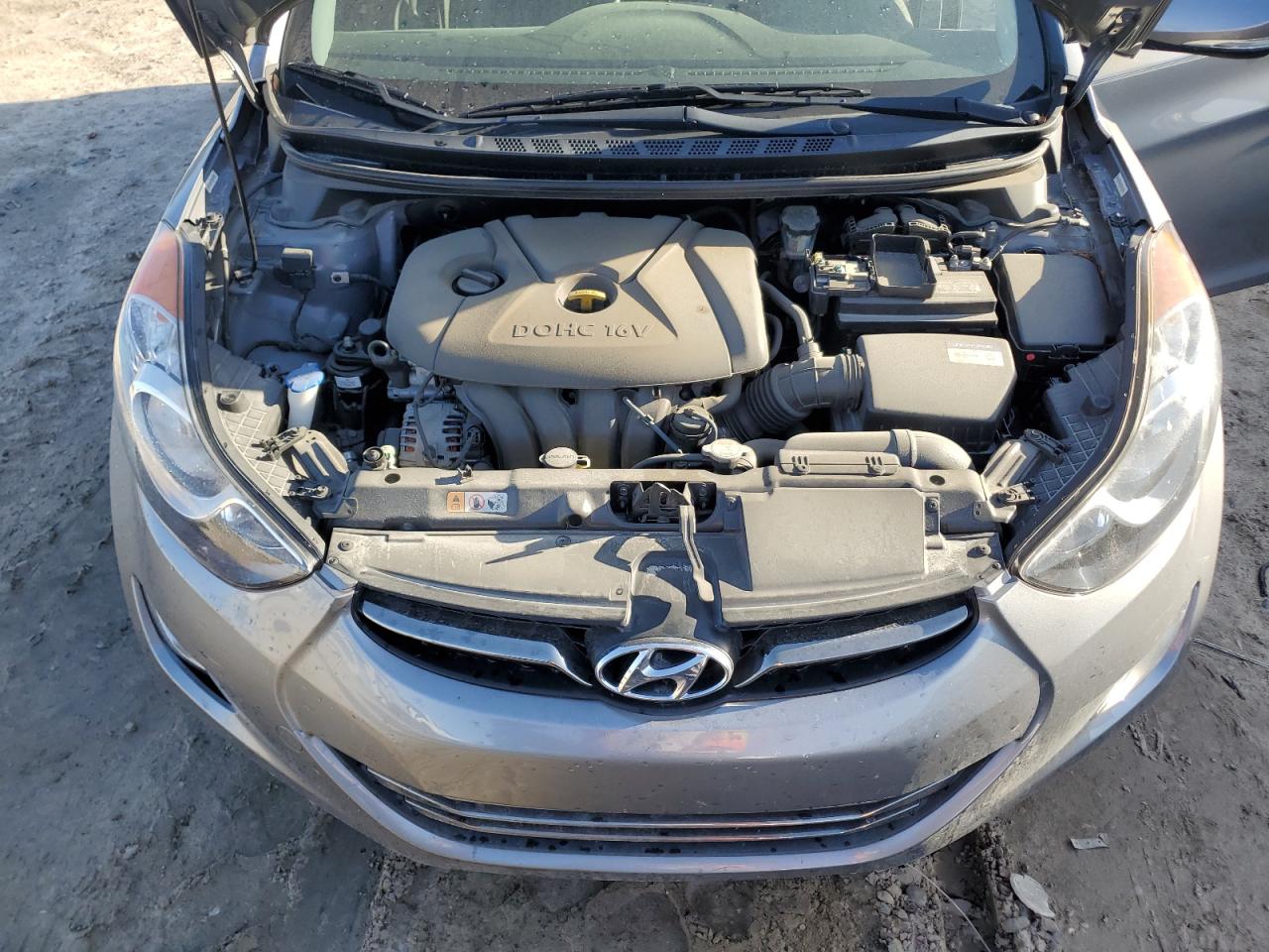 2012 Hyundai Elantra - Image 11
