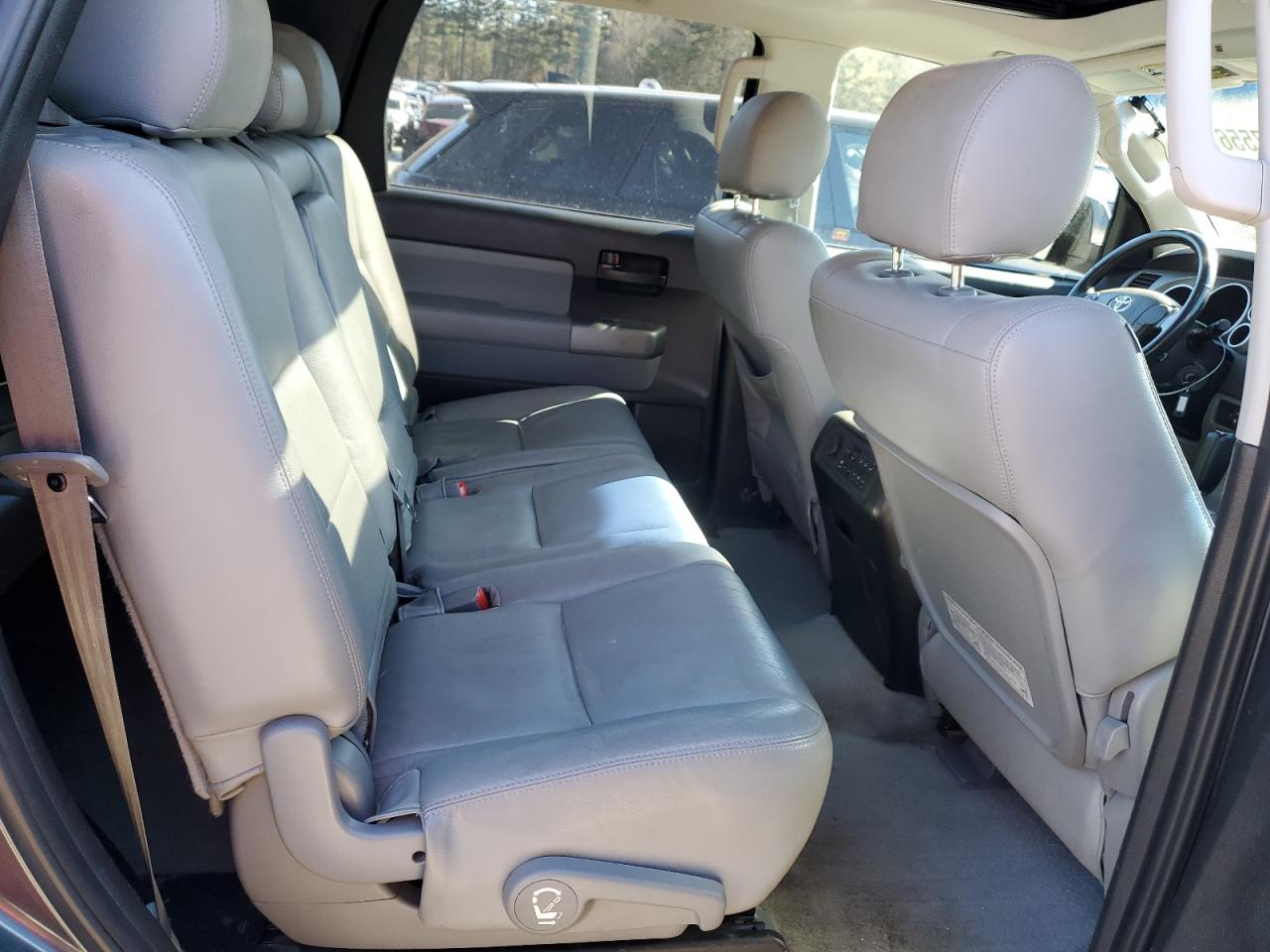 2010 Toyota Sequoia - Image 11