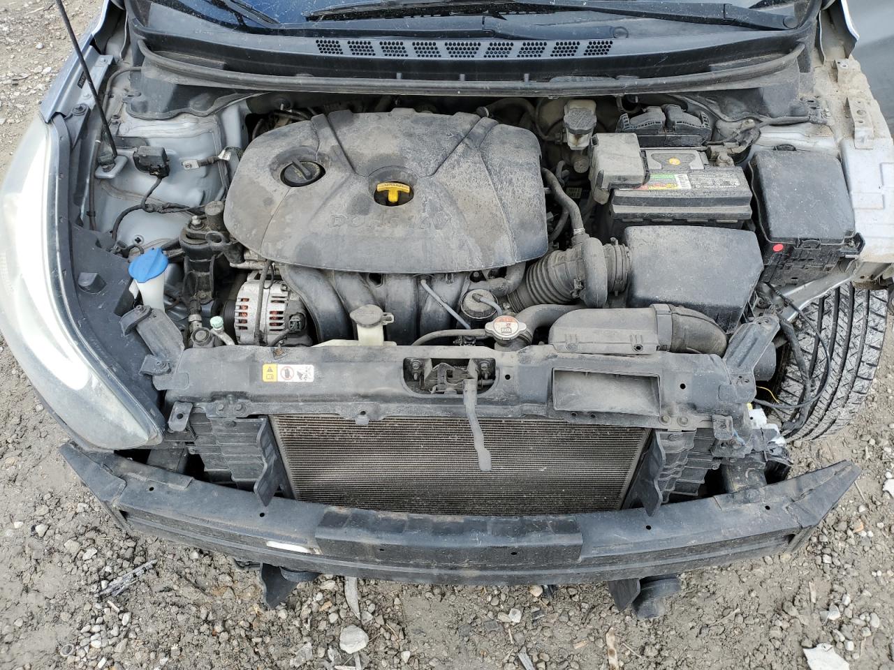 2016 Hyundai Elantra - Image 11