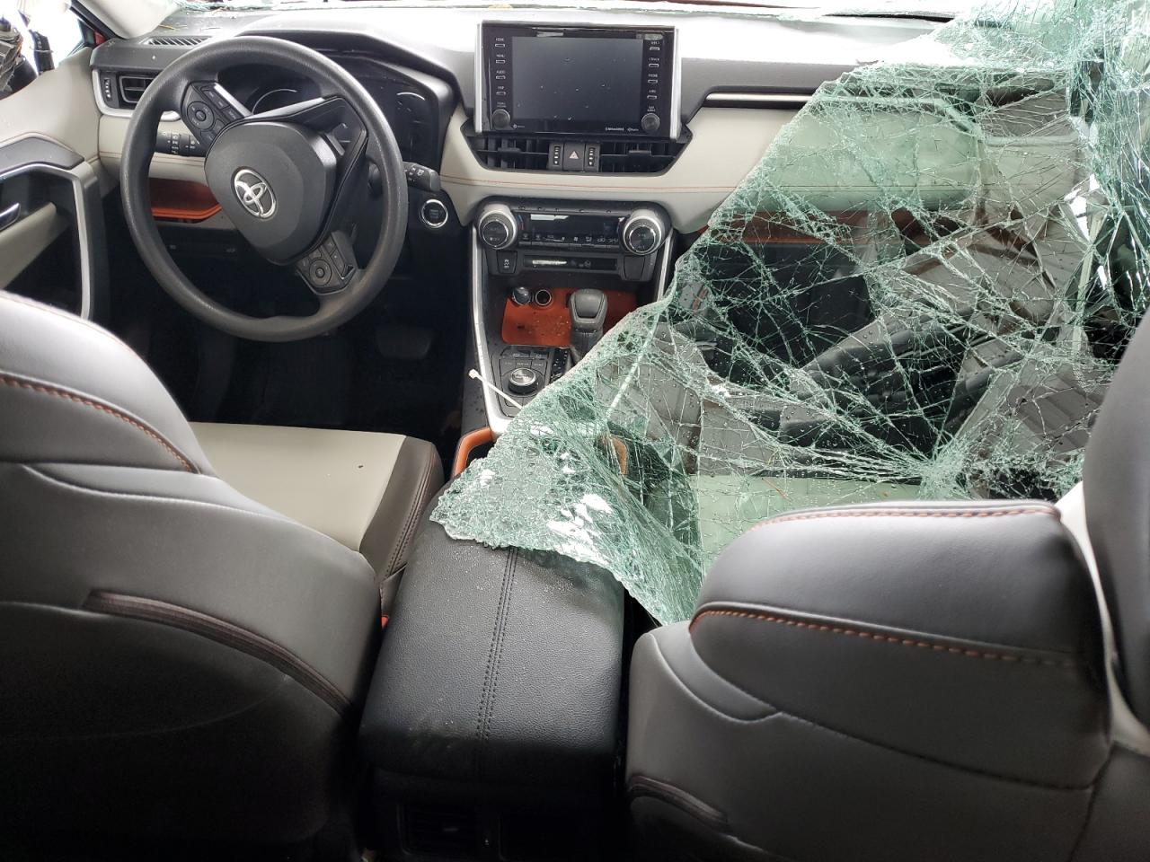 2T3J1RFV0KW033331 TOYOTA RAV4 2019