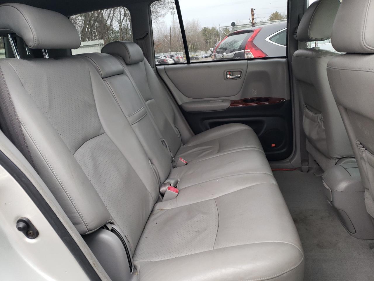 2004 Toyota Highlander - Image 11