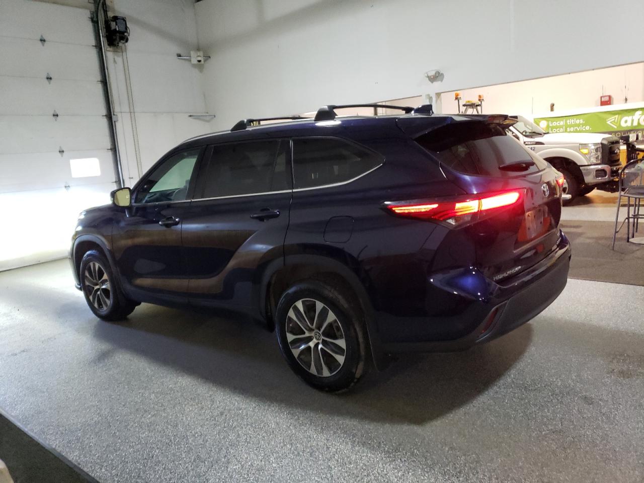 2021 Toyota Highlander - Image 2