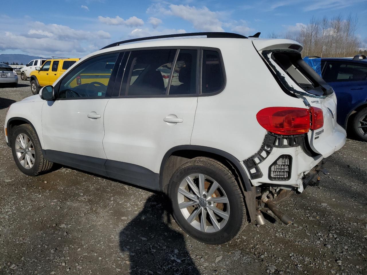 2017 Volkswagen Tiguan - Image 2