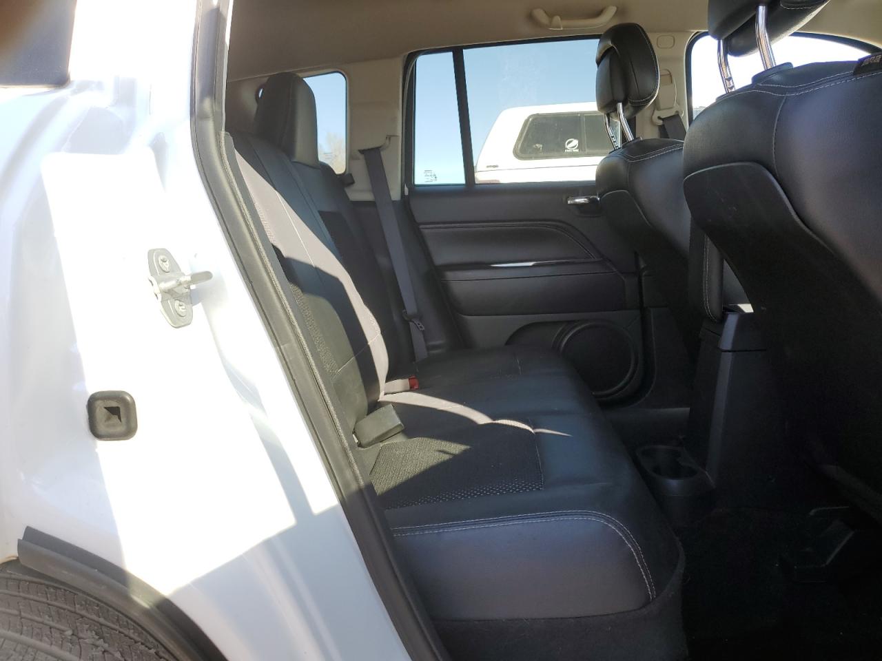 2016 Jeep Compass - Image 11