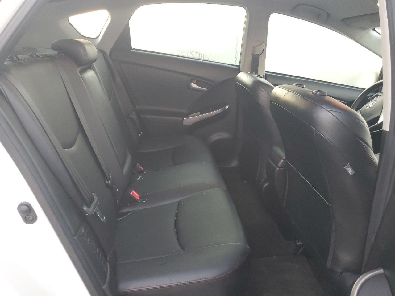 2013 Toyota Prius - Image 11