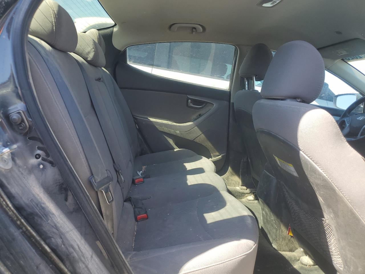 2016 Hyundai Elantra - Image 10