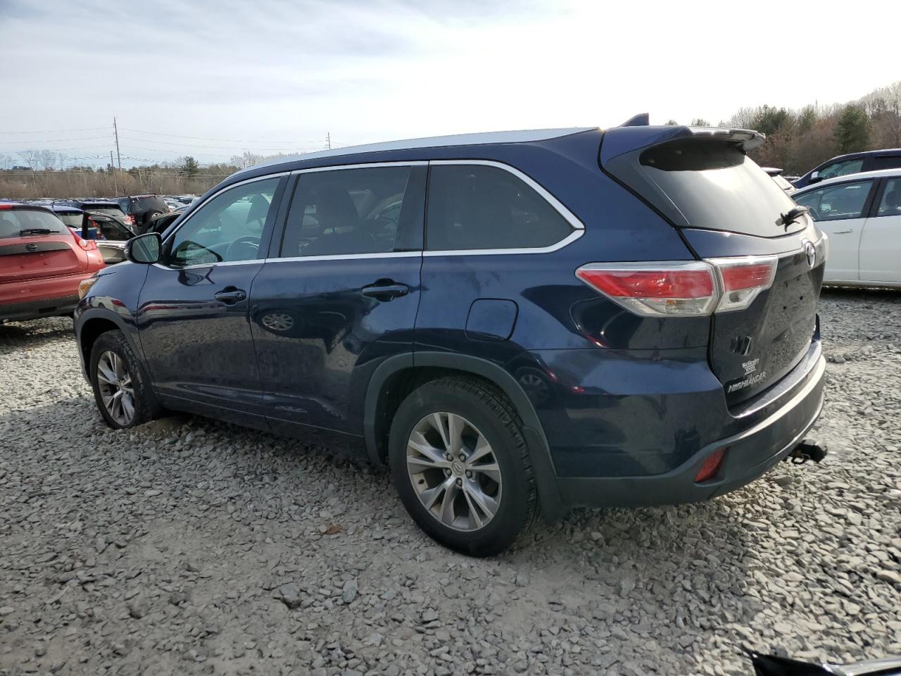 2015 Toyota Highlander - Image 2