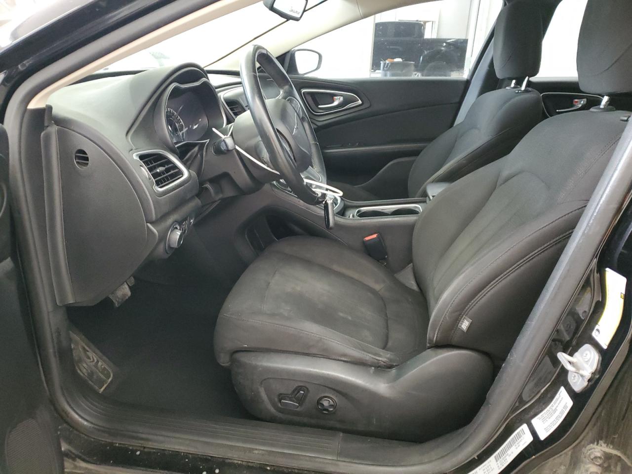 2015 Chrysler 200 - Image 7
