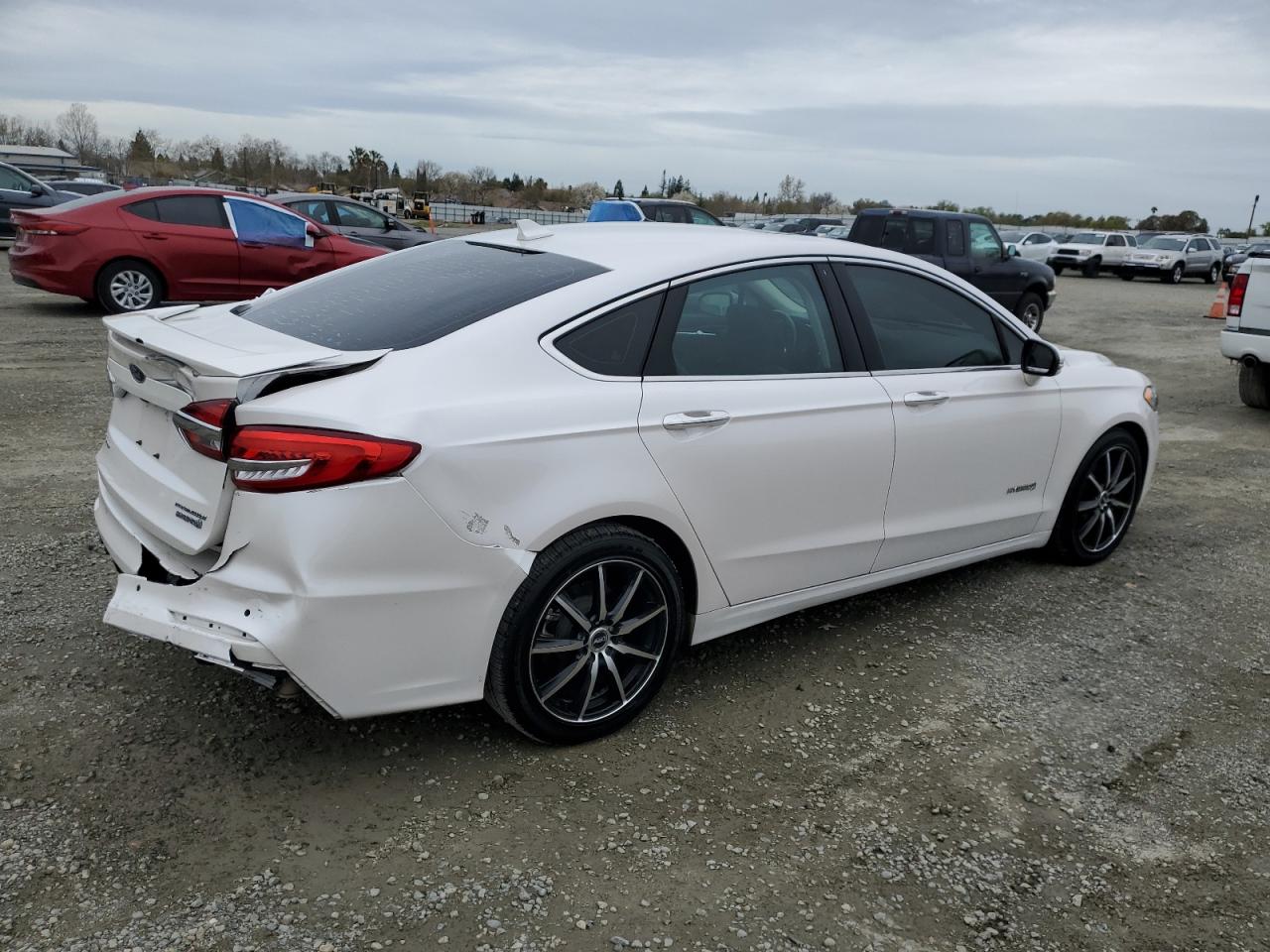 3FA6P0RU4KR135843 FORD FUSION 2019