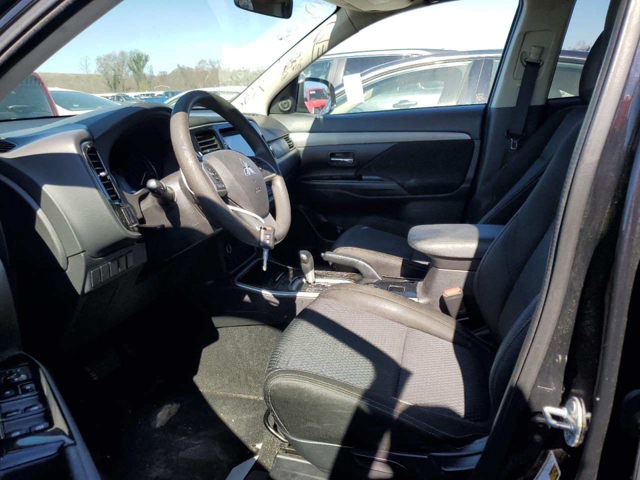 2018 Mitsubishi Outlander - Image 7