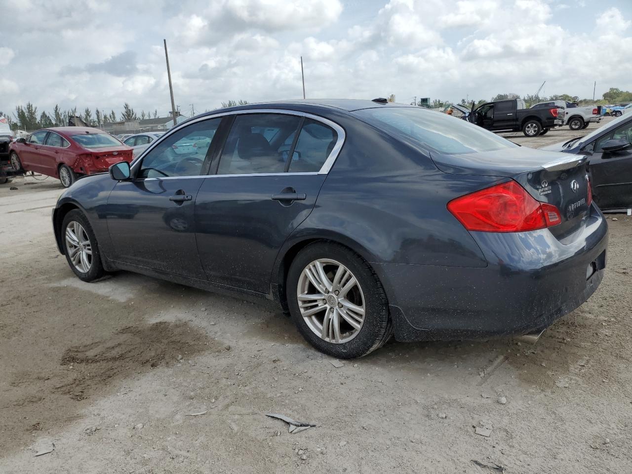 2011 Infiniti G - Image 2