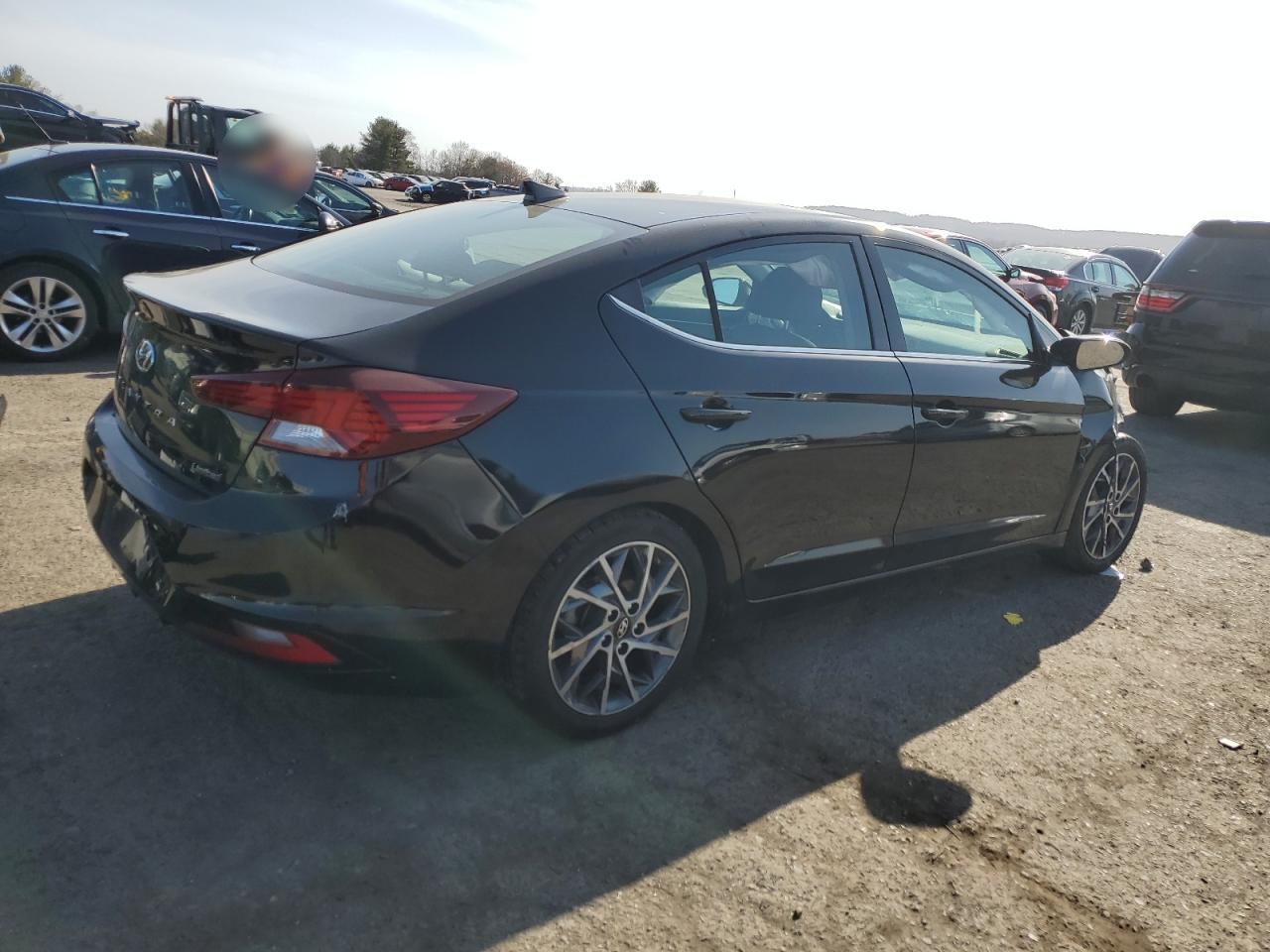 2019 Hyundai Elantra - Image 3