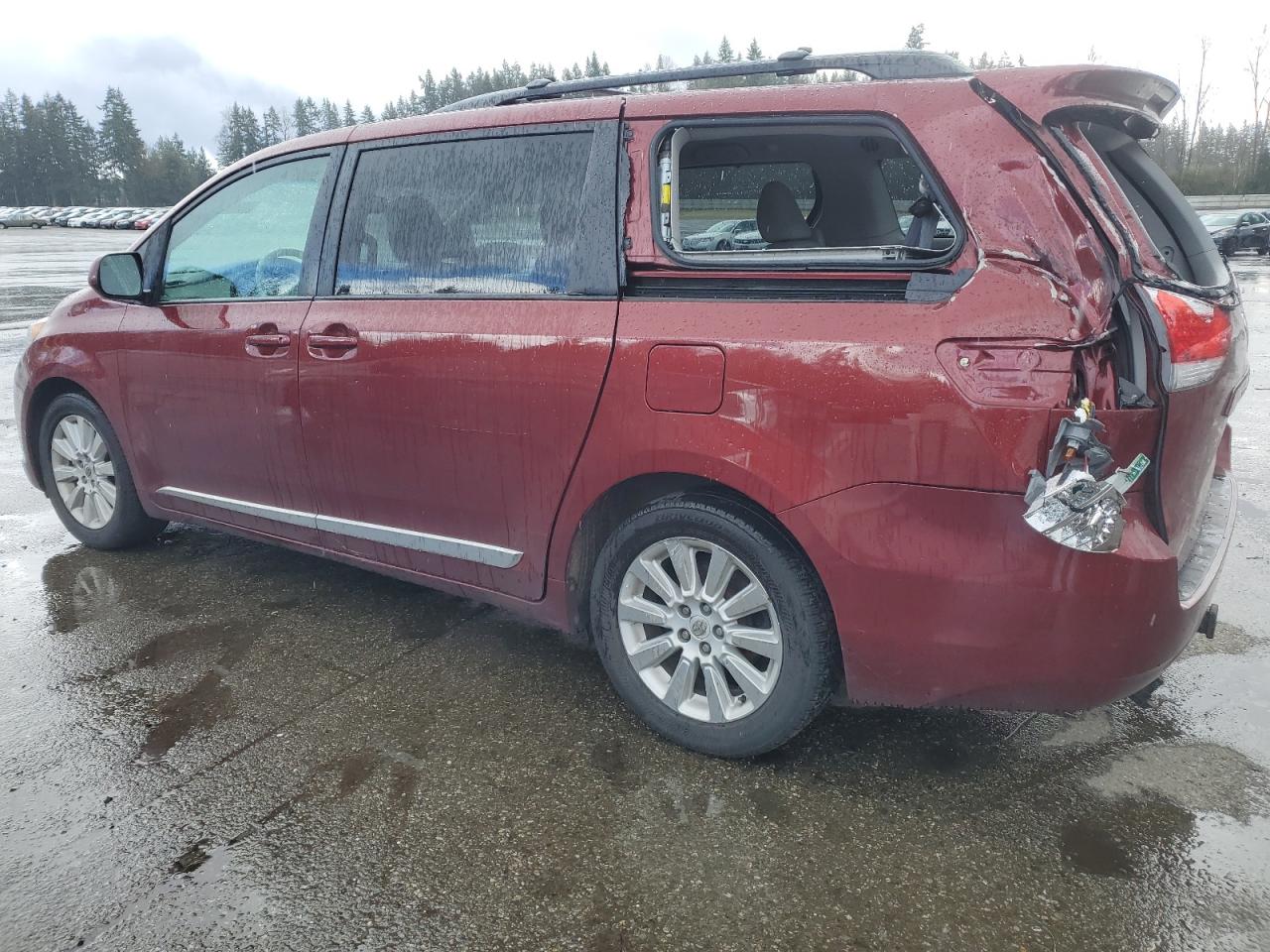 2012 Toyota Sienna - Image 2