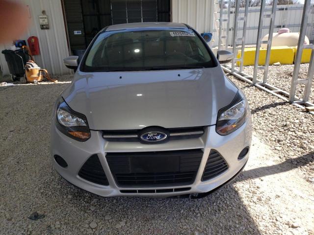 Sedans FORD FOCUS 2014 Srebrny