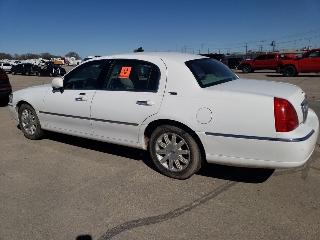 2011 Lincoln Town Car - Image 2