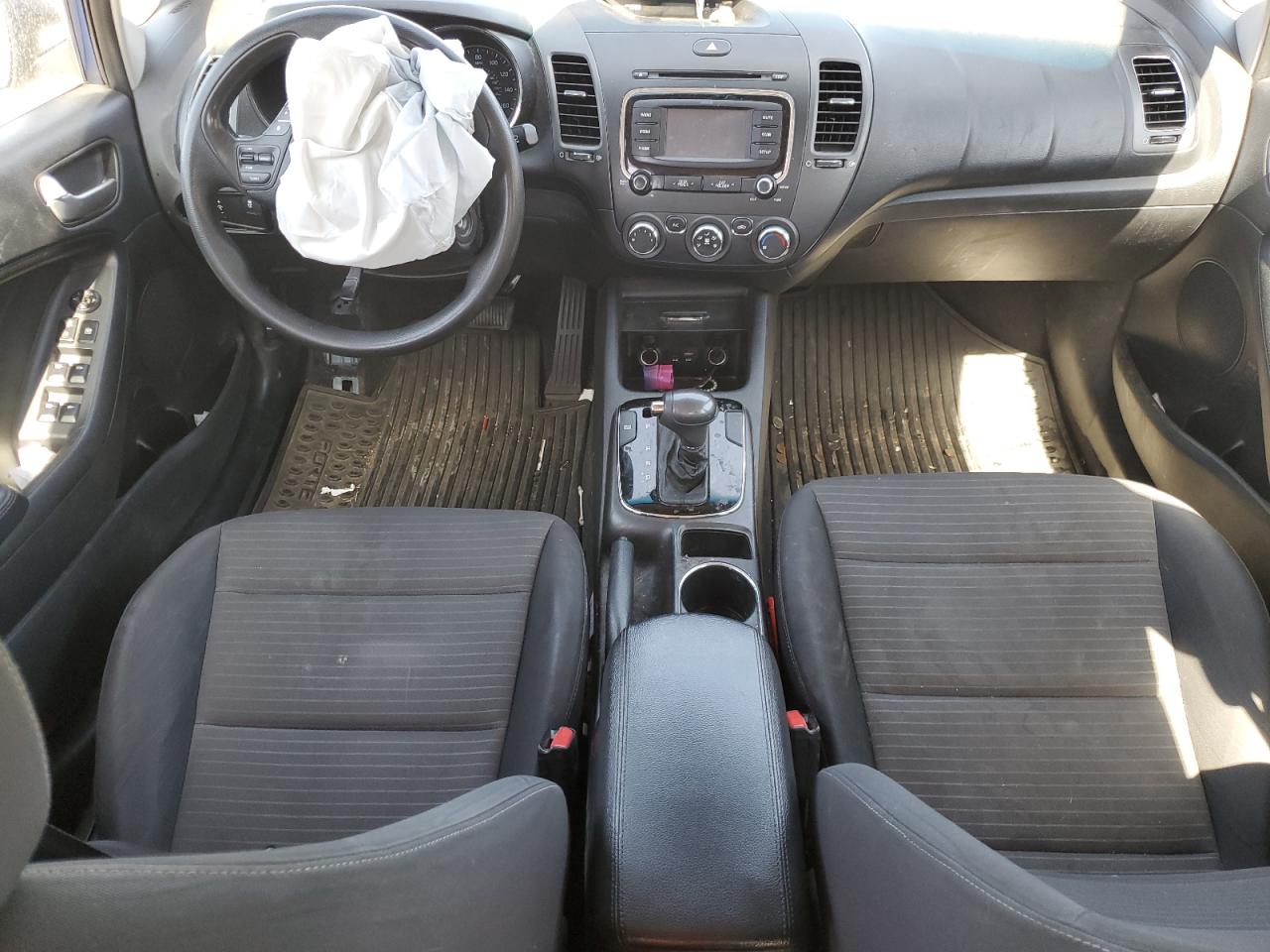2017 Kia Forte - Image 8